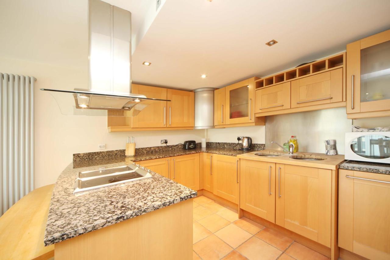 Lovely 2 Bedroom Apartment With Amazing Views In E14 London Luaran gambar