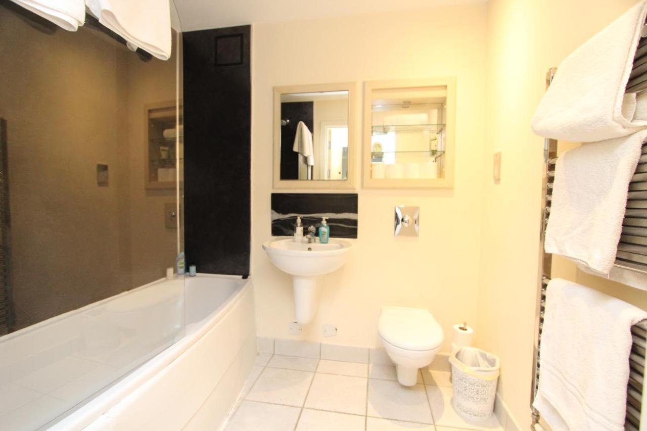 Lovely 2 Bedroom Apartment With Amazing Views In E14 London Luaran gambar